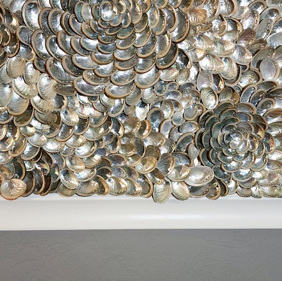 29" x 29" HANDMADE FRAMED ABALONE SHELL ARTWORK - Picture 6 of 7